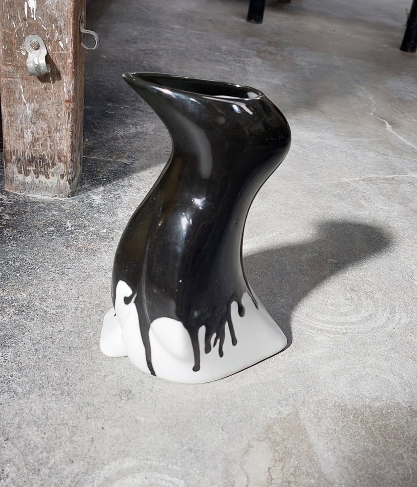 pinguino empetrolado piso